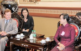 Thượng nghị sĩ Jim Webb thăm TP.HCM