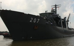Tàu hải quân Singapore thăm TP.HCM