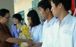 Trao học bổng "Vì đàn em thân yêu" lần 6