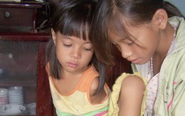 "Chim cánh cụt" vượt khó đến trường