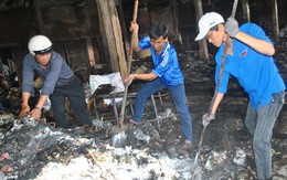 Lao đến chợ cháy giúp dân