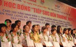 Tiếp sức tân sinh viên nghèo miền sông nước