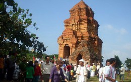 Tưng bừng lễ hội Katê 2011