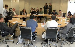 Khi chúng ta không biết về nhau