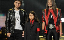 Con Michael Jackson biểu diễn tưởng nhớ cha