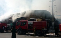 Cháy dữ dội tại một kho cám
