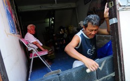 Xóm Việt kiều chống lũ