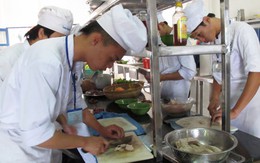 Đào tạo nghề cho bạn trẻ gặp khó