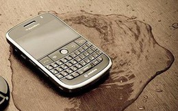 Mẹo cứu BlackBerry "tắm" nước