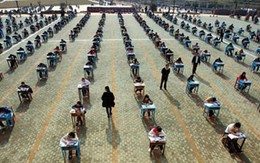 Cho thi ngoài trời để ngăn gian lận