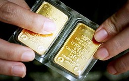 Vàng tiếp tục giảm nhưng vẫn bỏ xa giá thế giới