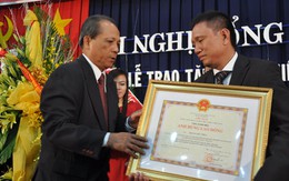 Nhà khoa học "tay ngang" thành Anh hùng lao động