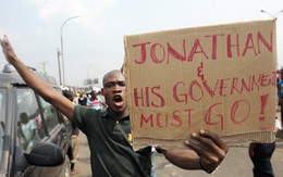 Nigeria: xăng tăng giá chỉ là "phần nổi tảng băng"!