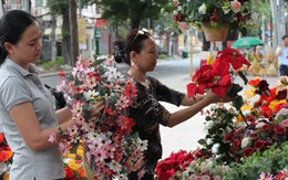 Hàng trang trí tết: Tràn ngập hàng ngoại