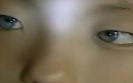 Cậu bé mắt mèo