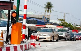 Ùn tắc tại trạm thu phí mới Vĩnh Phú