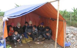 Nhân chứng "tố" huyện, xã thuê máy xúc phá nhà dân
