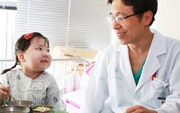 Cấy ghép cùng lúc 7 nội tạng cho bé gái 7 tuổi
