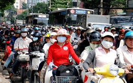 Hạn chế xe cá nhân: chỉ có tăng thu và cấm?
