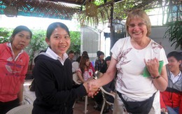 Judi Rogers chia sẻ cùng sinh viên công tác xã hội