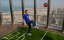 Andy Murray đá bóng ở tòa nhà cao nhất thế giới