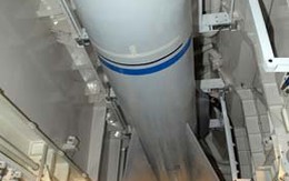 Mỹ giơ "cây gậy và củ cà rốt" với Iran