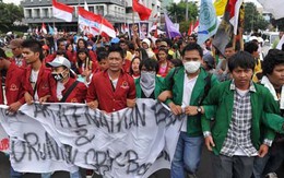 Indonesia tăng giá nhiên liệu thêm 33%