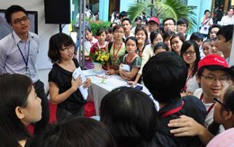 Hơn 2.000 sinh viên tham gia ngày hội việc làm