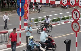 Vô tư vi phạm giao thông tại cầu vượt
