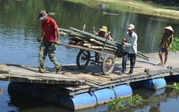 Nơm nớp qua cầu phao
