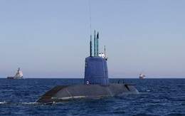Tàu ngầm Israel mang tên lửa hạt nhân tiến gần Iran