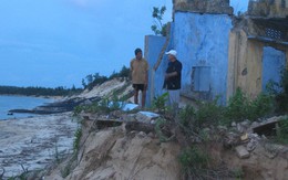 Lo biển "nuốt" làng