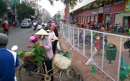 Lập hàng rào quanh chợ chỉ là giải pháp tạm