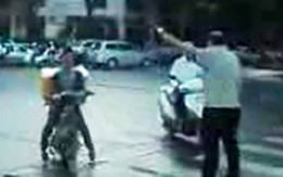 Khi ông Tây điều khiển giao thông