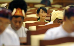 Bà Aung San Suu Kyi lần đầu họp quốc hội