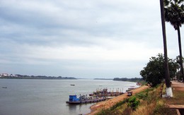 Khúc sông lịch sử