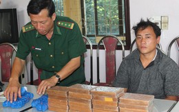 Bắt 22 bánh heroin và 12.000 viên hồng phiến