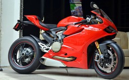 "Cỗ máy" Ducati 1199 Panigale về đến Việt Nam