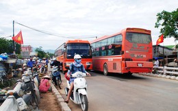 Cảnh báo tai nạn từ chợ ven quốc lộ