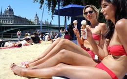 Paris cấm hở hang tắm nắng