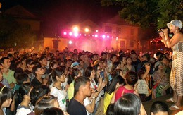 Khán giả Hội An hào hứng với rapper Coma Chi