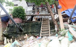 Sông Hồng "nuốt" nhà dân