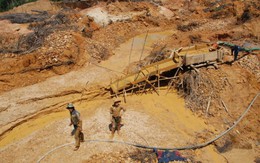 Truy quét "vàng tặc", một trung tá công an bị thương nặng