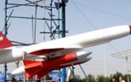 Iran có máy bay không người lái mang tên lửa