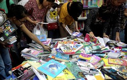 Vắng khách mua, đông người hội thảo