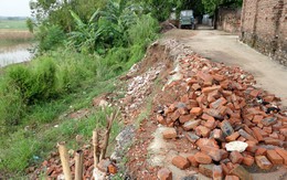 Kè tiền tỉ vừa khánh thành đã sạt lở