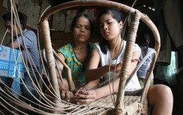 Chỉ mong con được đủ ăn, đến trường
