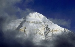 TQ biến đỉnh Everest thành công viên quốc gia