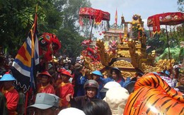 Trẩy hội dinh Thầy Thím