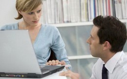 Cách "phá băng" với đồng nghiệp nữ